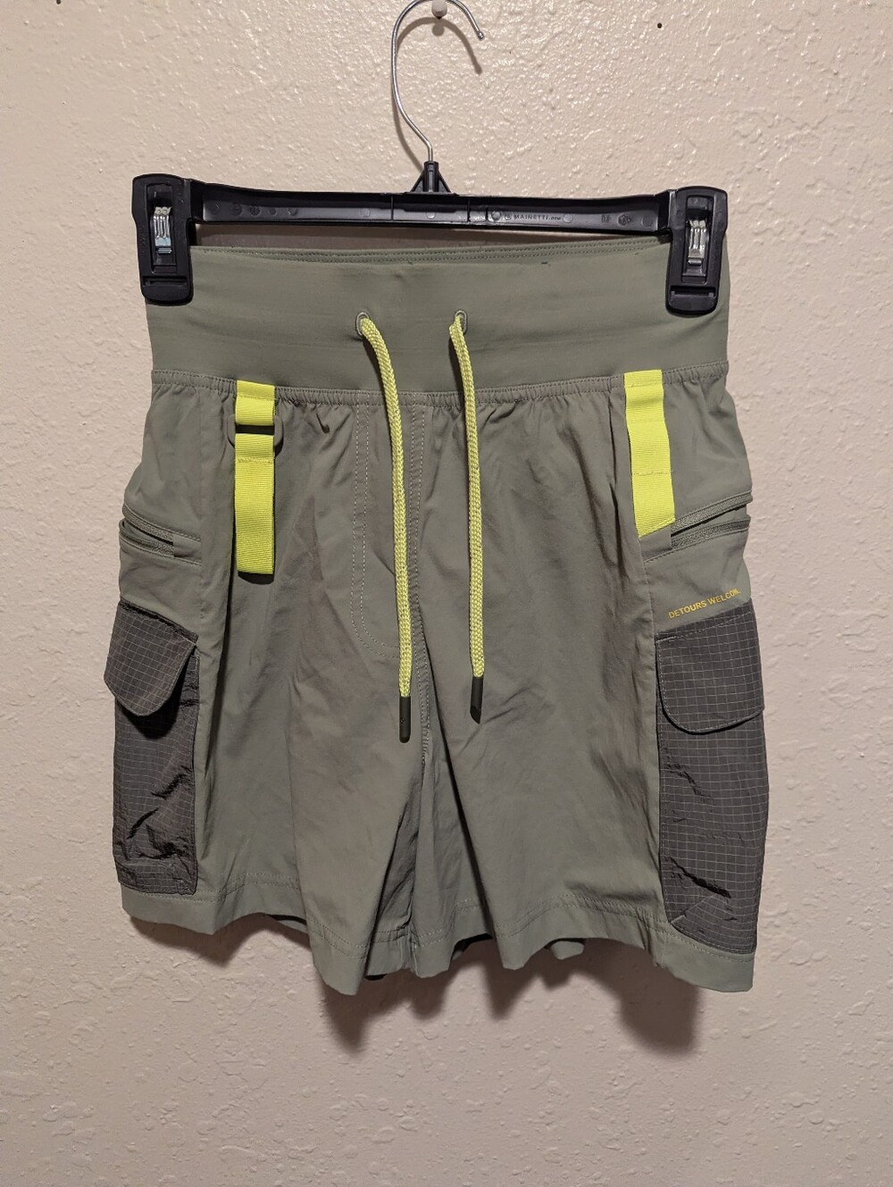 Lululemon Multi Pocket Cargo Hiking Laurel Green & Dewy Yellow Shorts Sz 2